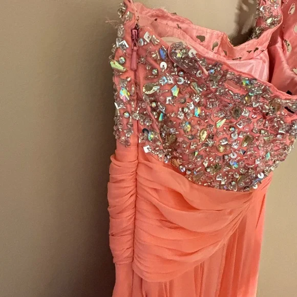 MacDuggal Women’s prom/formal dress size 10 - Picture 11 of 15